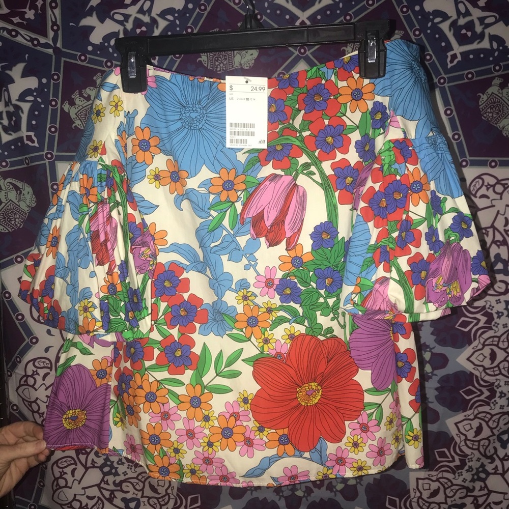 Off shoulder Flower shirt